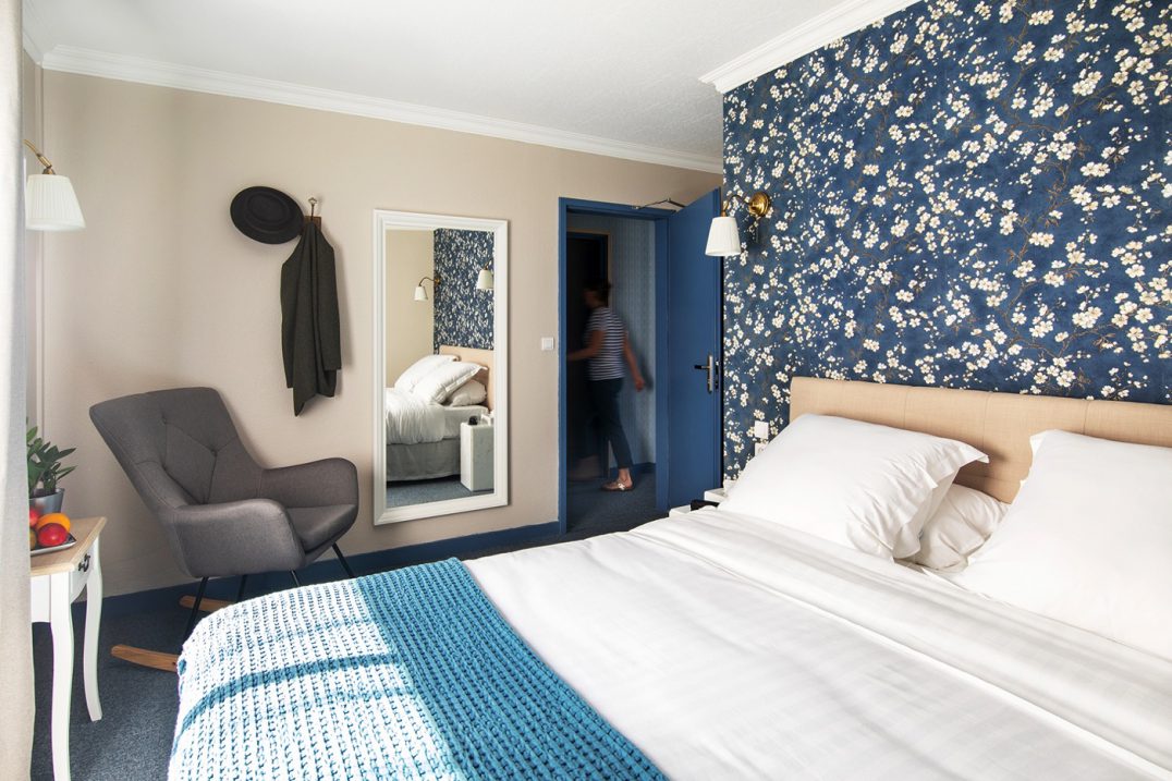 Vue de la chambre du studio de l'hôtel Sedrez à Redon Vue de la chambre du studio de l'hôtel Sedrez à Redon